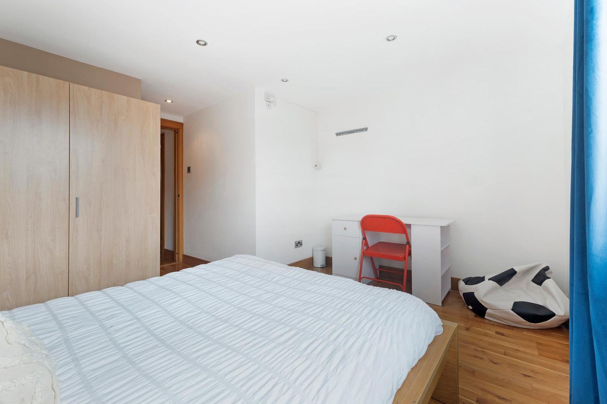 New! 4br In Parkfield Road Holiday home