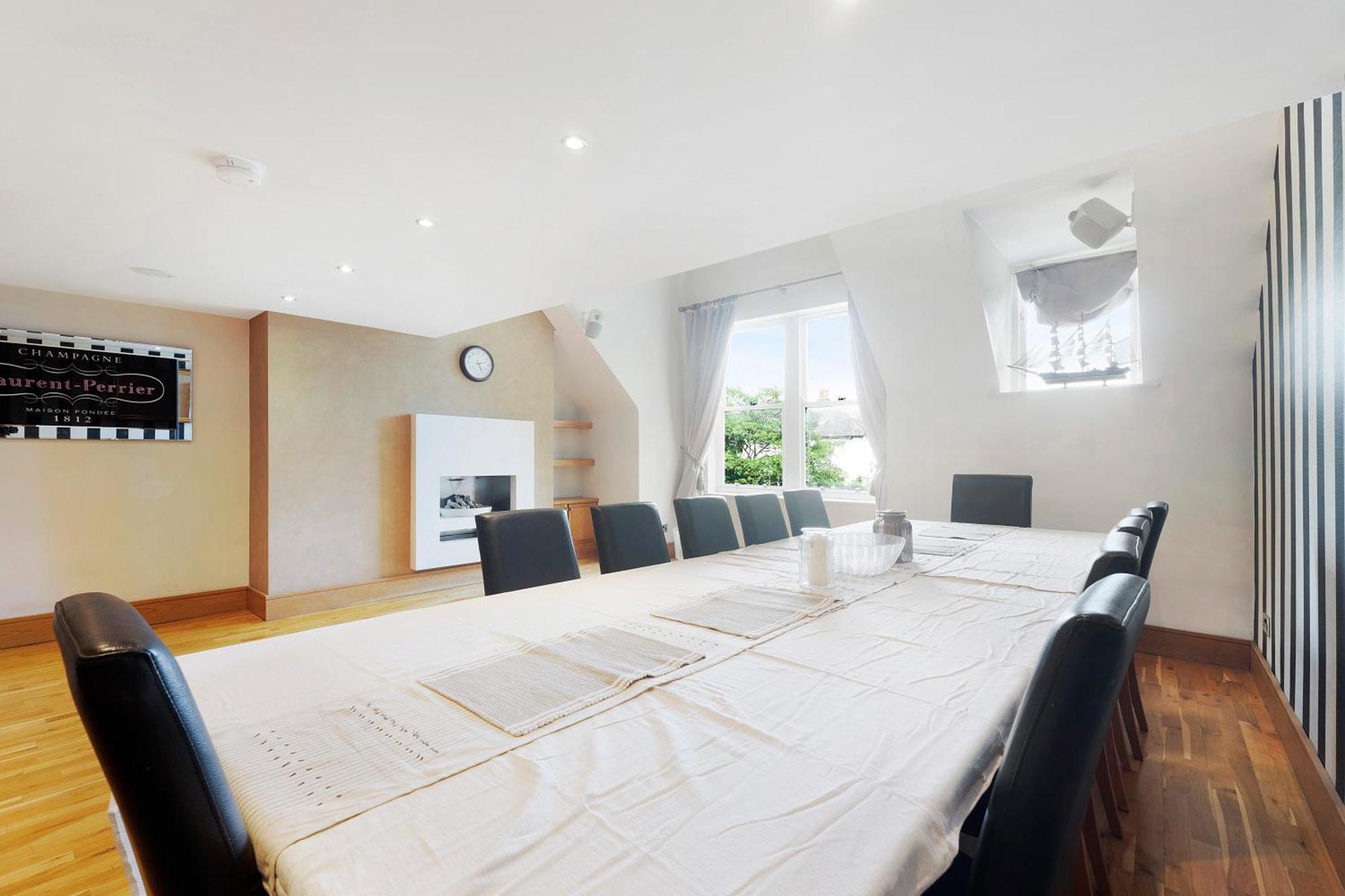 Holiday home New! 4br In Parkfield Road Liverpool