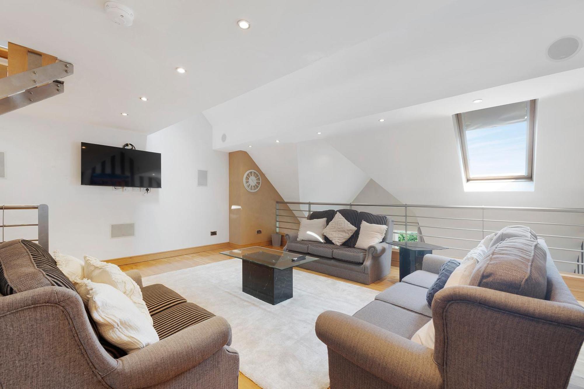 New! 4br In Parkfield Road *