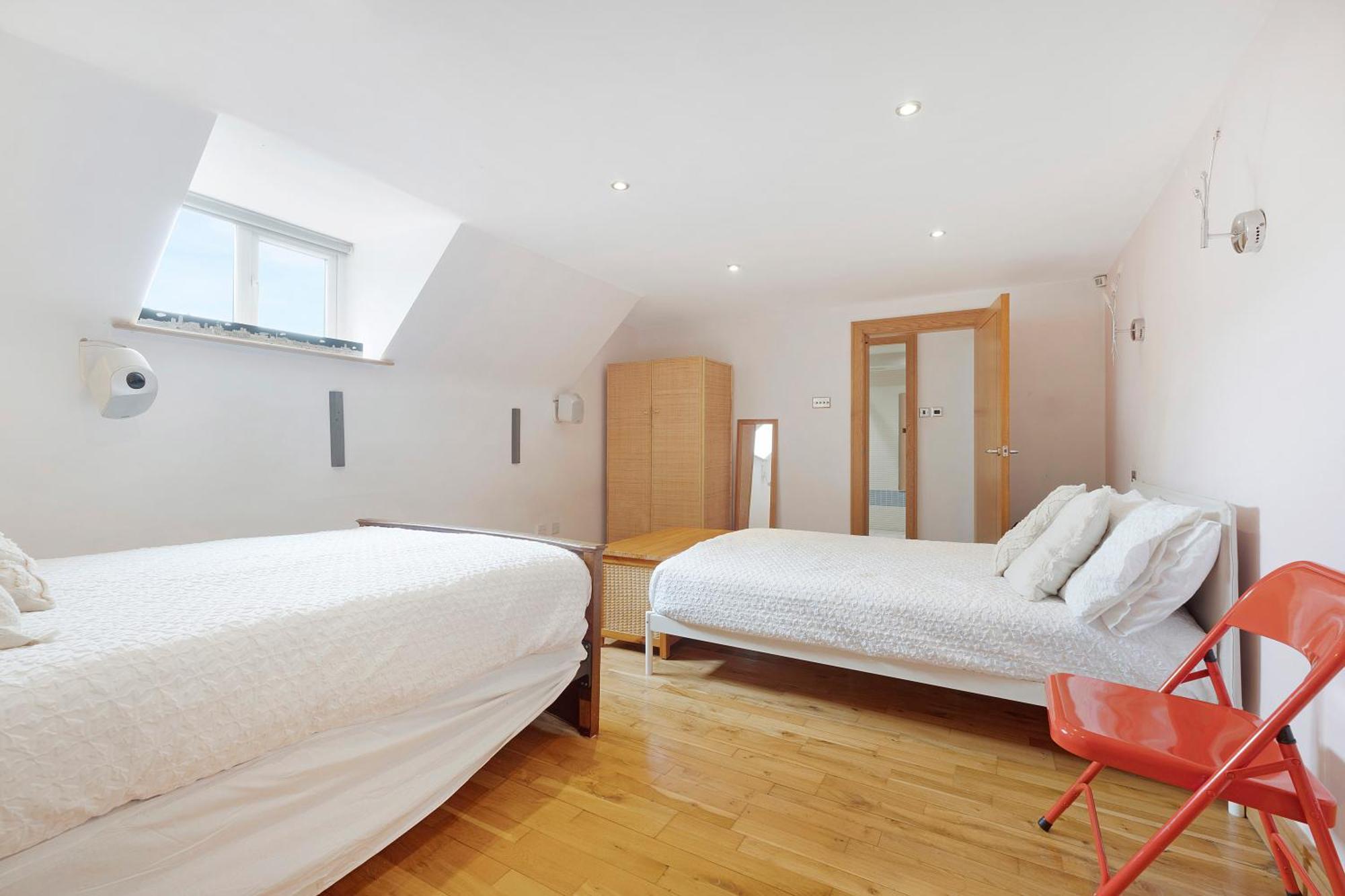 New! 4br In Parkfield Road Liverpool
